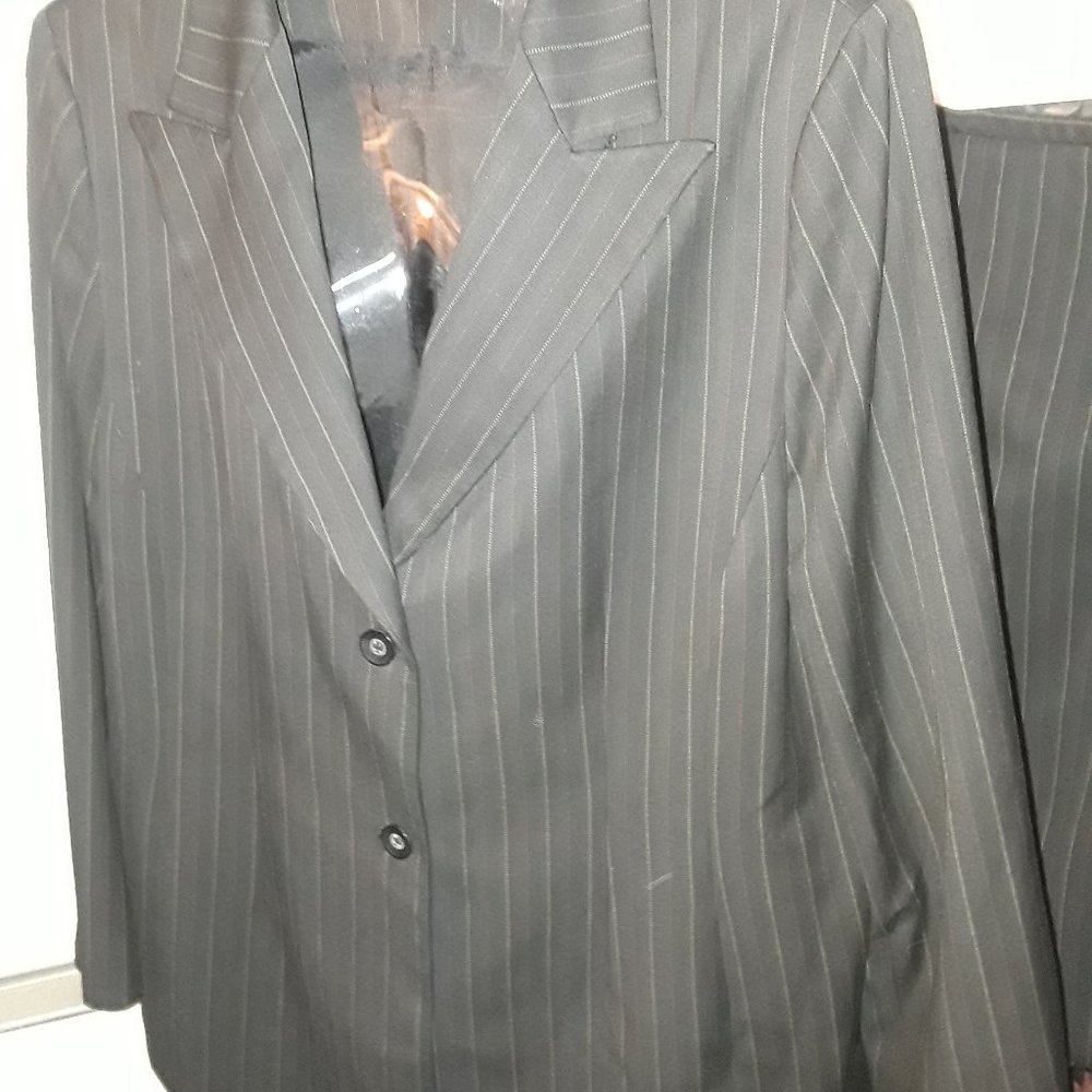 Valerie Stevens Black PinStripe Suit. 18W